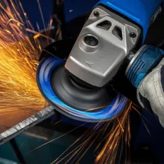 Esmerilhadeira angular com disco de corte — linha abrasivos Hebron Ferramentas
